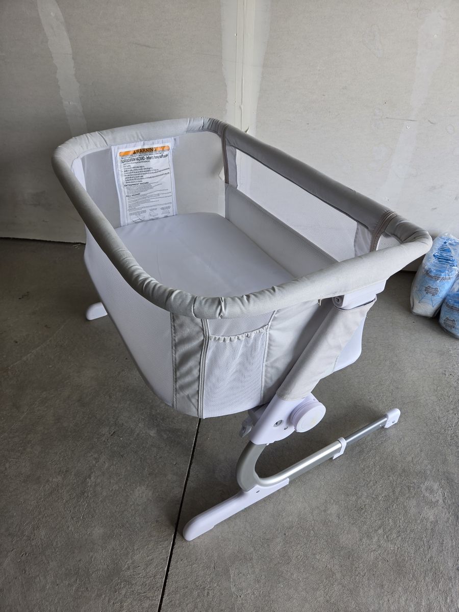 Baby Delight Beside Me Dreamer Bassinet & Bedside Sleeper - Driftwood