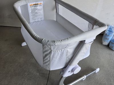 Baby Delight Beside Me Dreamer Bassinet & Bedside Sleeper - Driftwood