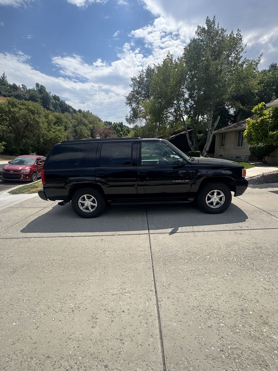 1999 Cadillac Escalade 