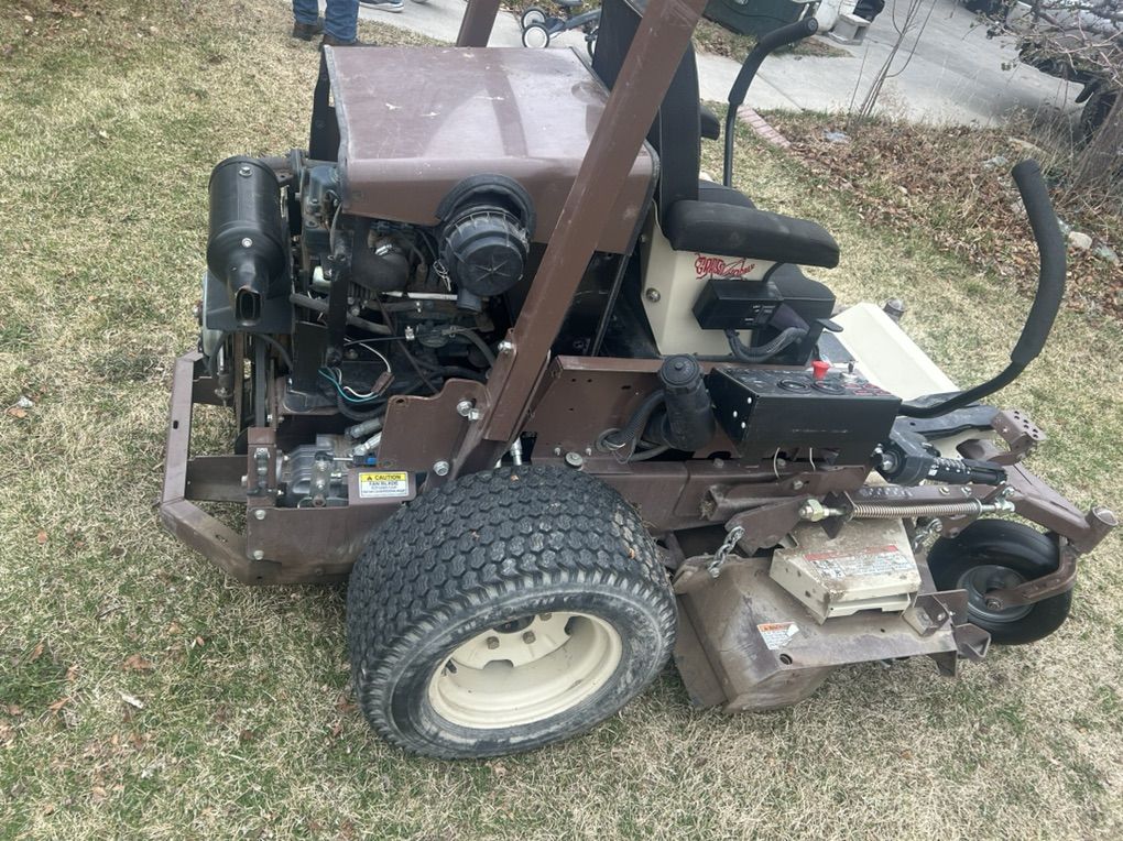 Grasshopper zero turn Lawnmower