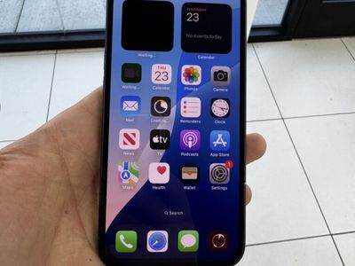 Apple iPhone 13, 128 GB - Unlocked Desbloqueado ( WITH CHARGING KIT )