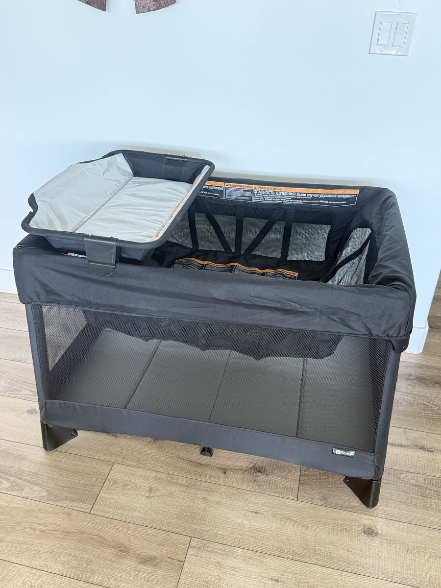4Moms Breeze Plus Playard