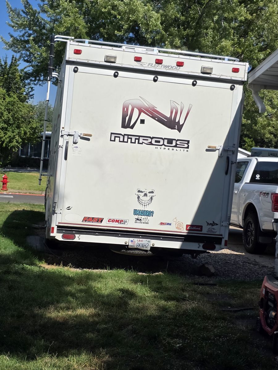 26ft 2007 Fleetwood hyperlite toy hauler