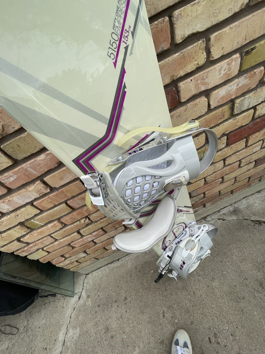 Woman’s 5150 snowboard