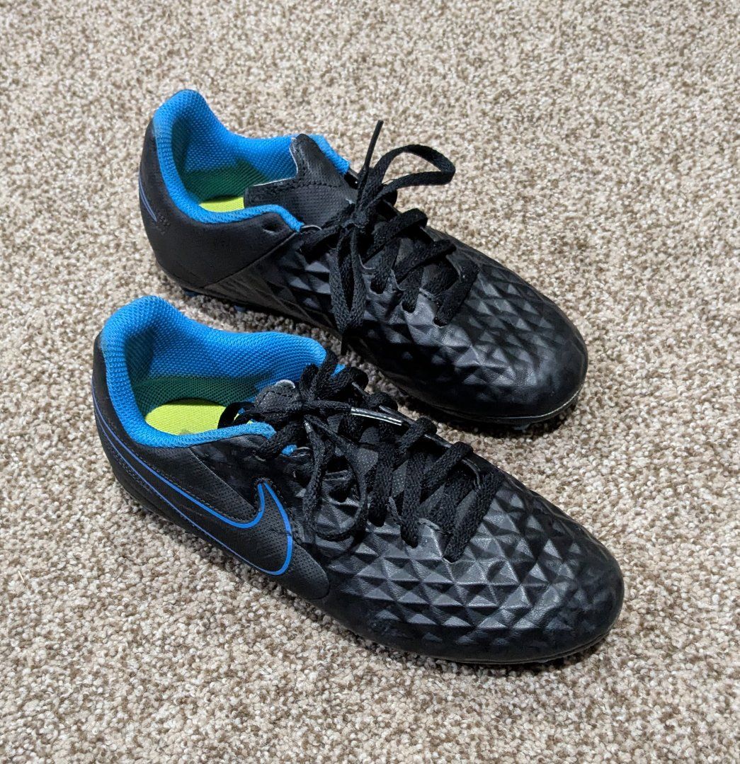 Nike Tiempo Legend 8 Boys or Girls Size 3.5 Soccer Cleats