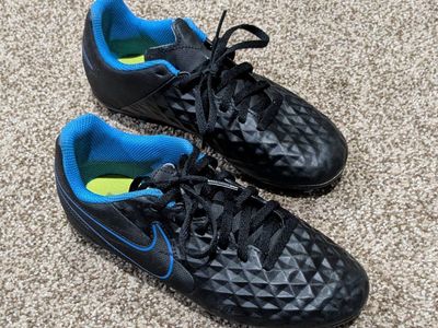 Nike Tiempo Legend 8 Boys or Girls Size 3.5 Soccer Cleats