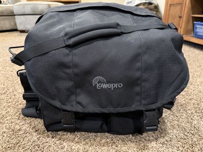 Lowepro Stealth Reporter Camera Bag / Messenger Bag