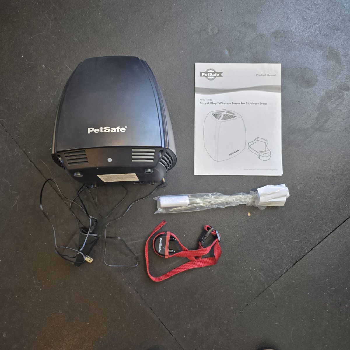 PetSafe Stay & Play Wireless Pet Fence for Stubborn Dogs - PIF00-13663 with Collar and Manual