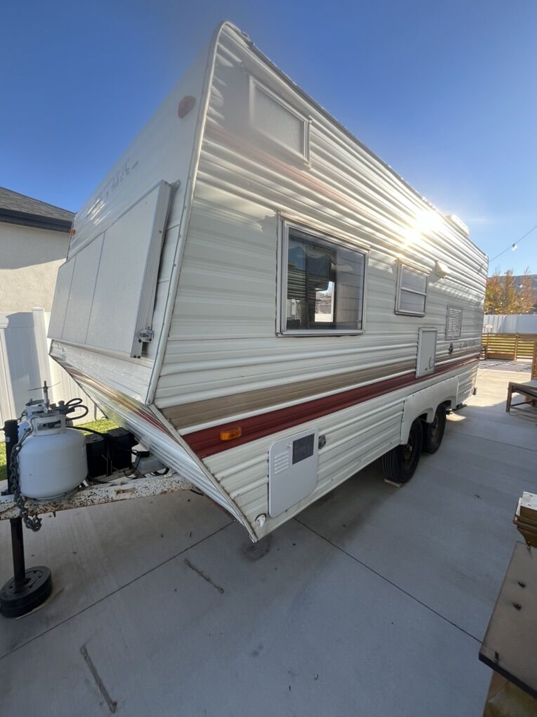 1982 Layton Skyline Camper Trailer