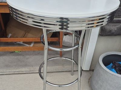 Retro Chrome & White Round Bar Table - High-Top Pub Table for Kitchen/Game Room