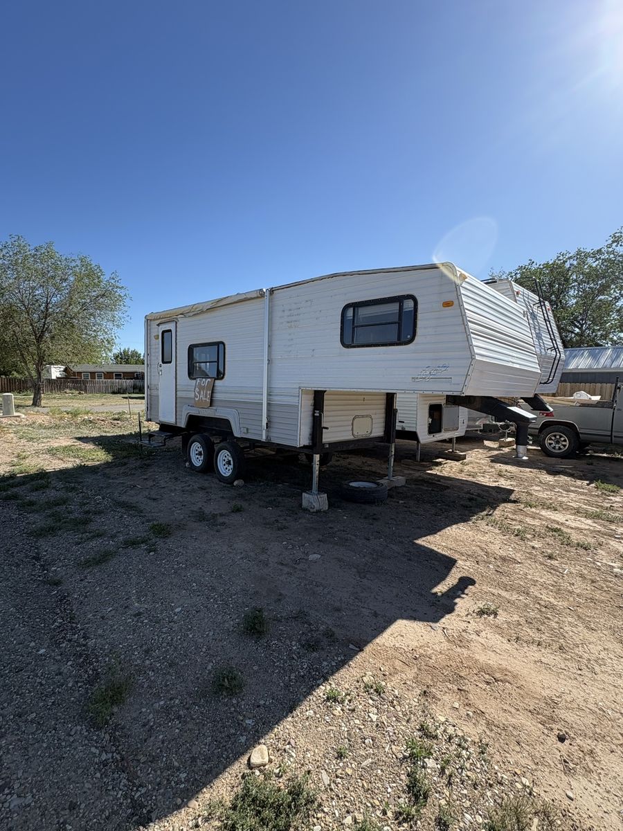 1992 skyline fifth wheel