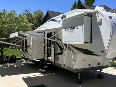 2011 Rockwood Signature Ultra Lite 5th Wheel
