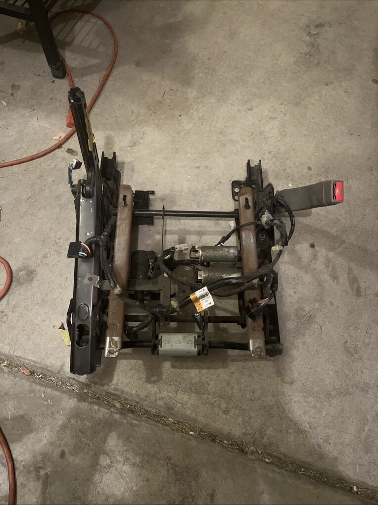 03-06 Avalanche Escalade Yukon RH Front Pass Seat