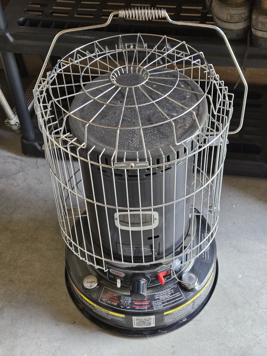 Dyna-Glo WK95C8B 23,000 BTU Kerosene Forced Air Heater - Black