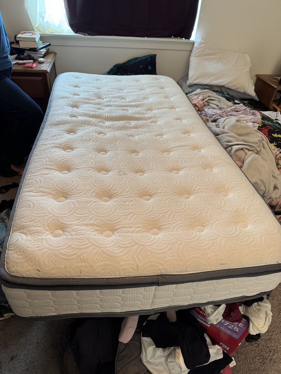 Twin XL Mattress – Clean, Like New