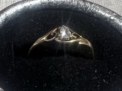 Delicate 10K Yellow Gold Sapphire Solitaire Ring, Filigree Band, Size 8