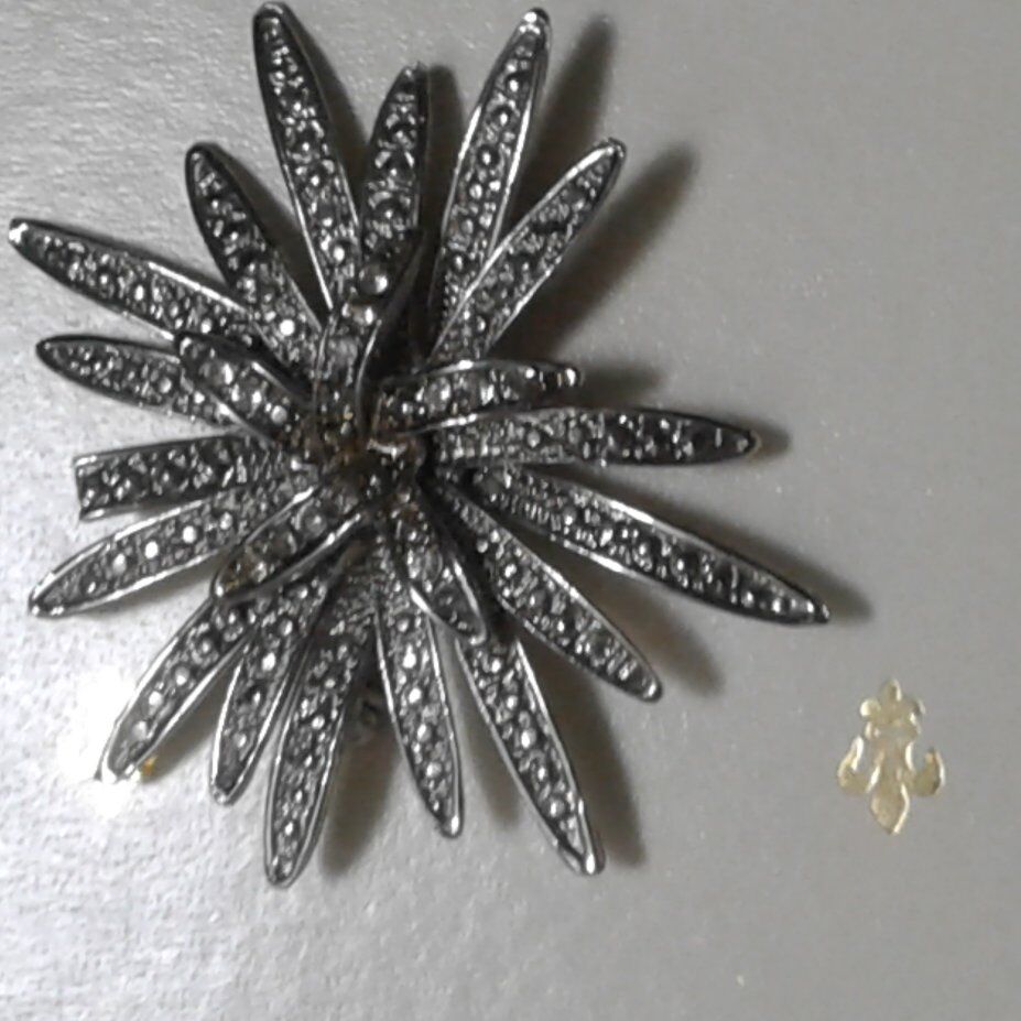 Antique Vintage Chrysanthemum Brooch