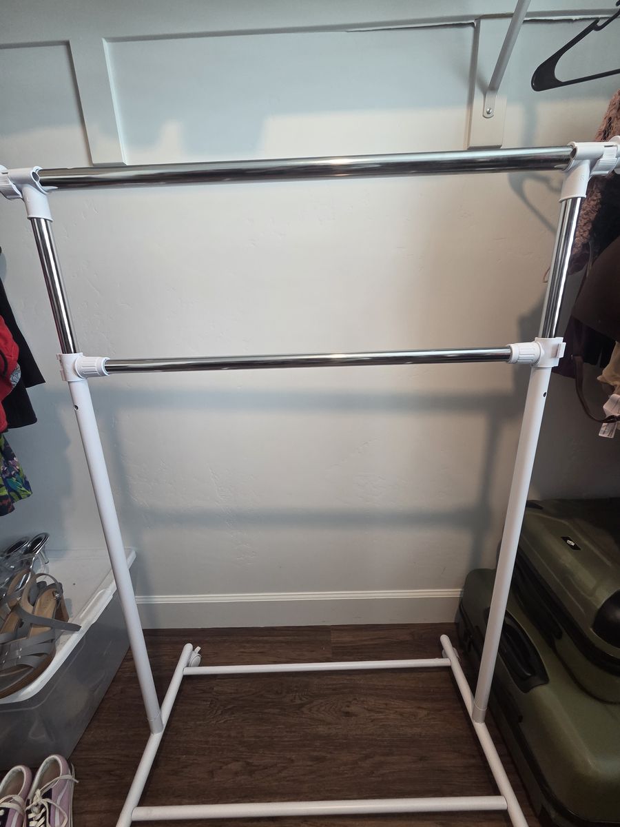 White clothes rack adjustable