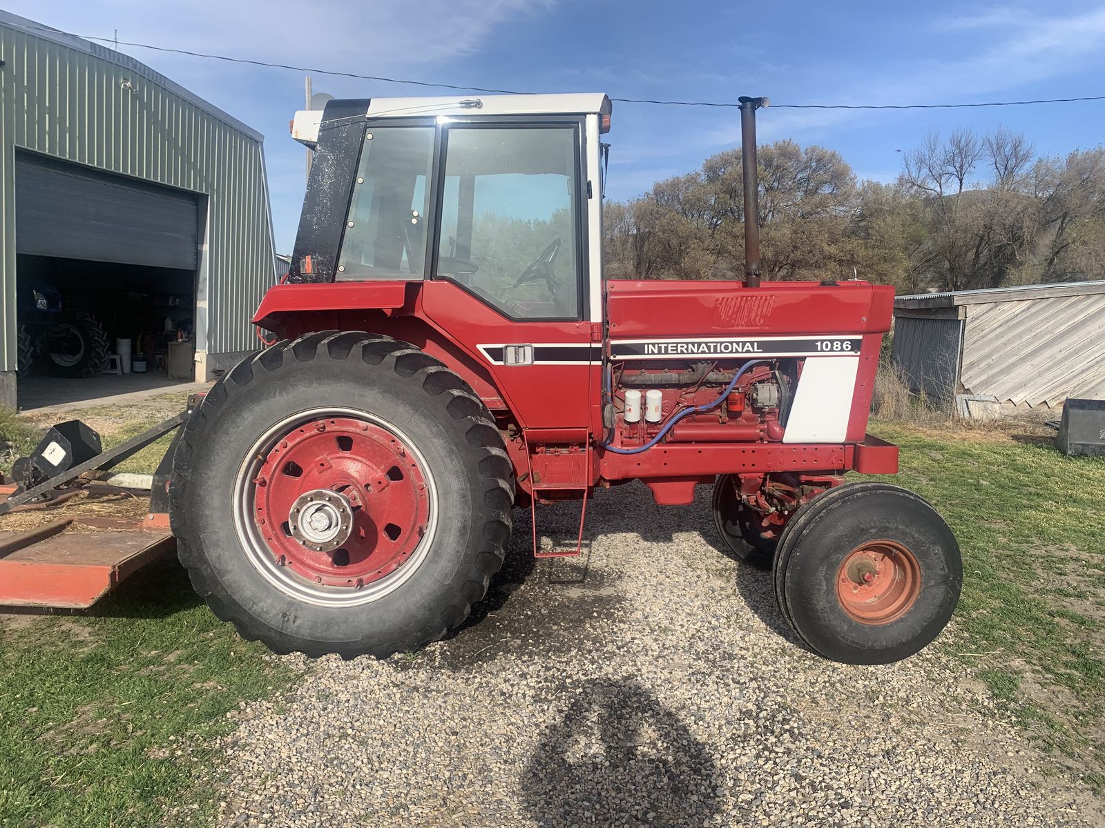 IH 1086 Tractor