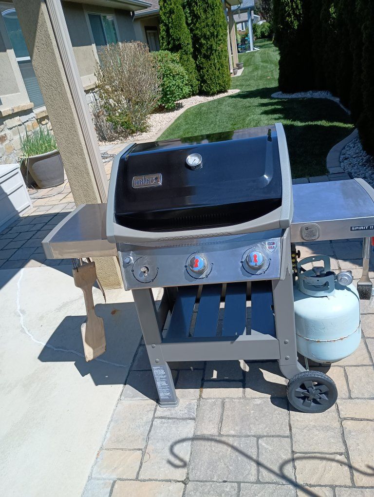 WEBER SPIRIT II 3 BURNER GRILL