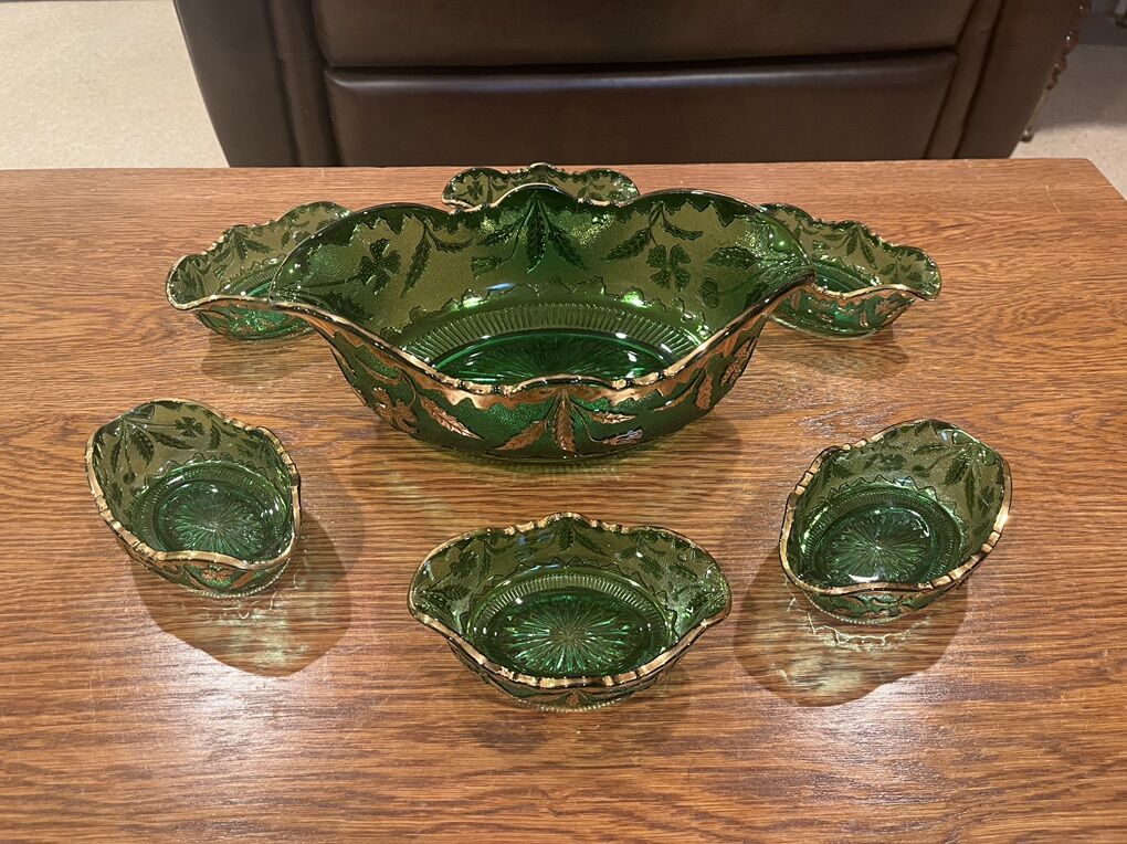 7 Piece Delaware Emerald Green Glass Fruit / Berry Bowl Set -Mint Condition