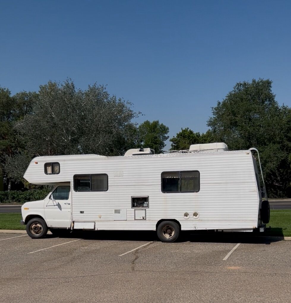 1984 Ford RV - Econoline 450 - Engine Starts Up!