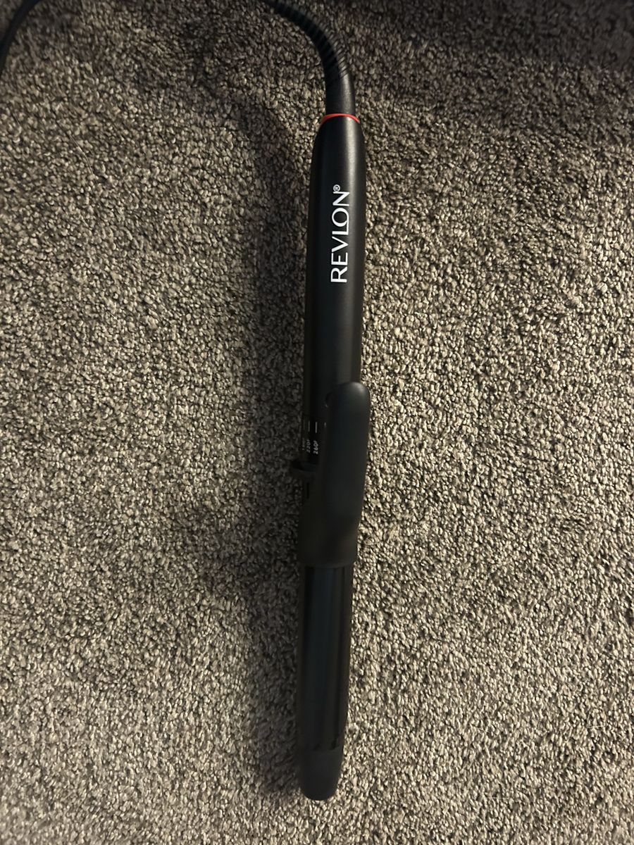 Revlon Smooth Stay Curling Iron