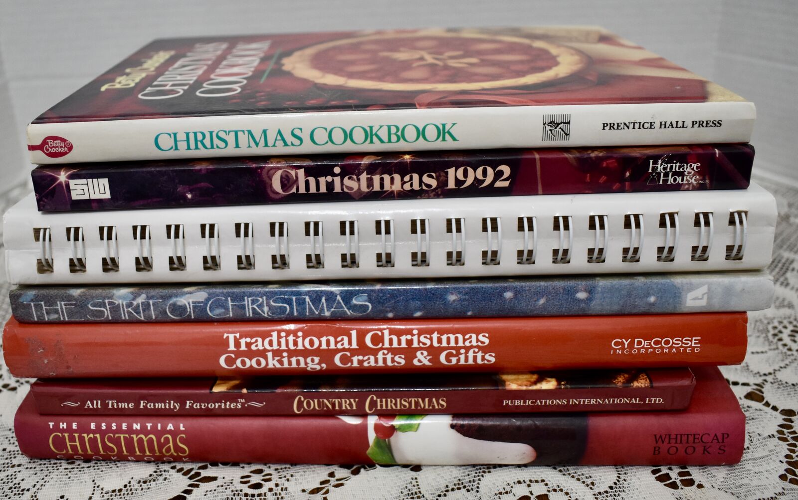 7 Different Christmas Books With Recipes And Christmas Crafts Ideas And More…