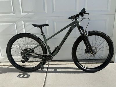Trek Roscoe 6 Mountain Bike