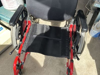 WIDE 19X17 SEAT RED & BLACK QUANTUM LITESTREAM XF WHEELCHAIR WITH LEG RESTS & QUICK RELEASE WHEELS WITH NEW REHAB 1 COJIN 4" PAD