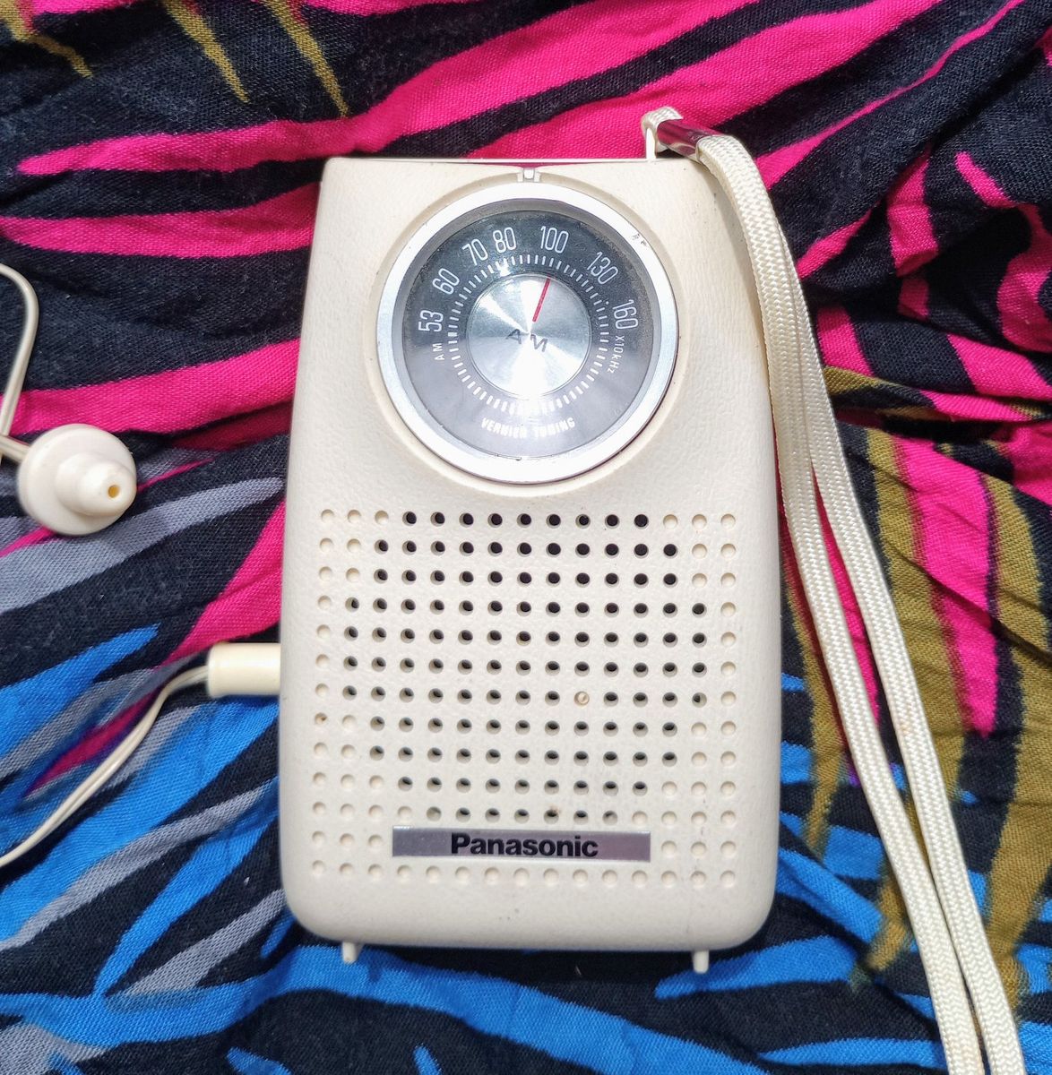 Vintage Panasonic TR-406 AM Pocket Transistor Radio with Earbud
