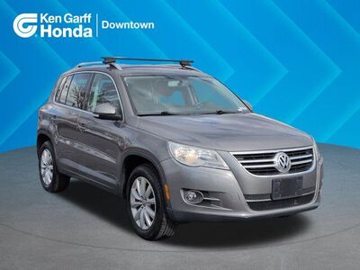 2011 VOLKSWAGEN TIGUAN SE 4Motion
