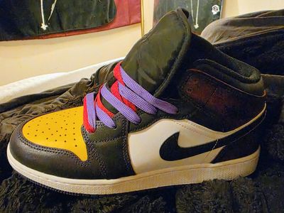 Jordan 1 mid