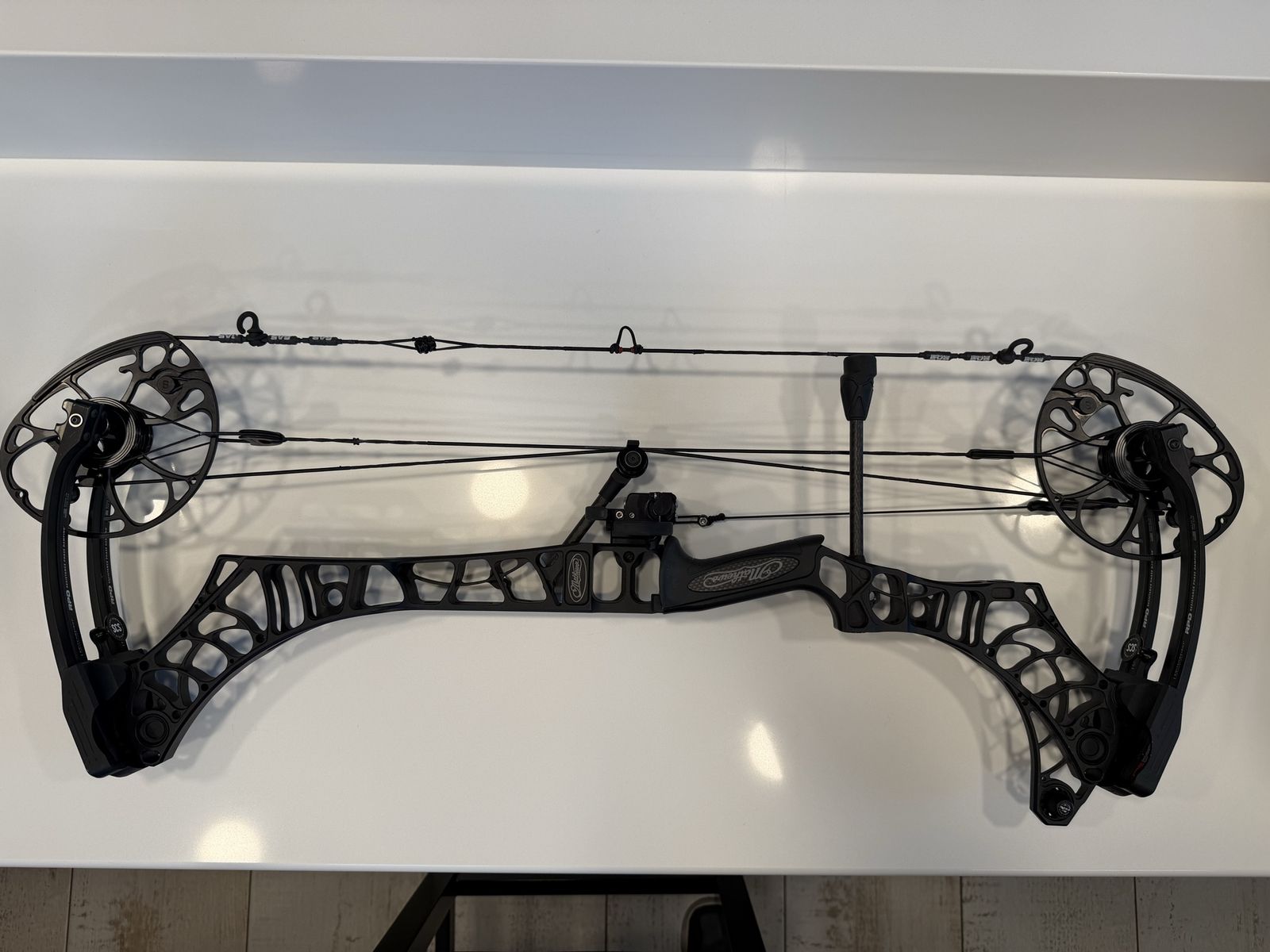 Mathews Phase 4 29 RH Compound Bow - 27.5" 60# 80% with Gas Strings & Hamskea Trinity Rest
