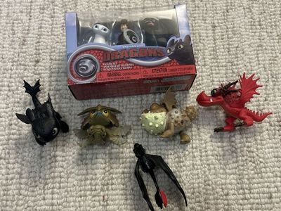8 Different DreamWorks Dragons Figure Set with Additional Loose Dragon Figures