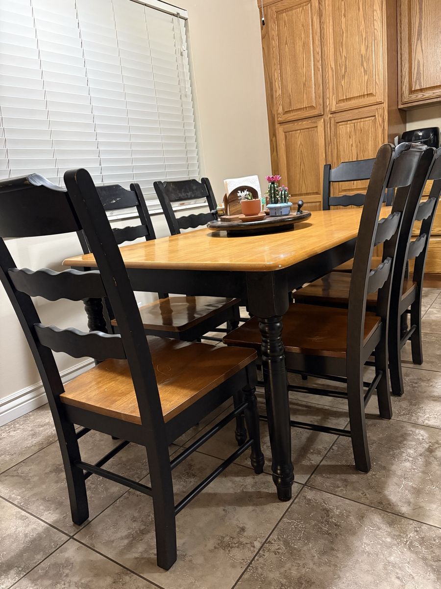 Table & Chairs