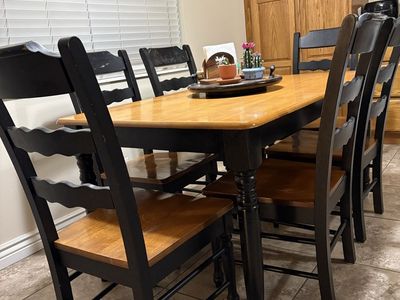 Table & Chairs