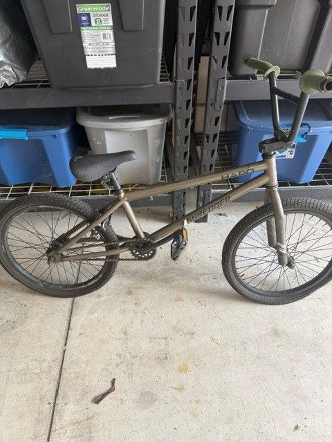 Haro Shredder BMX Bike 20 inch wheel