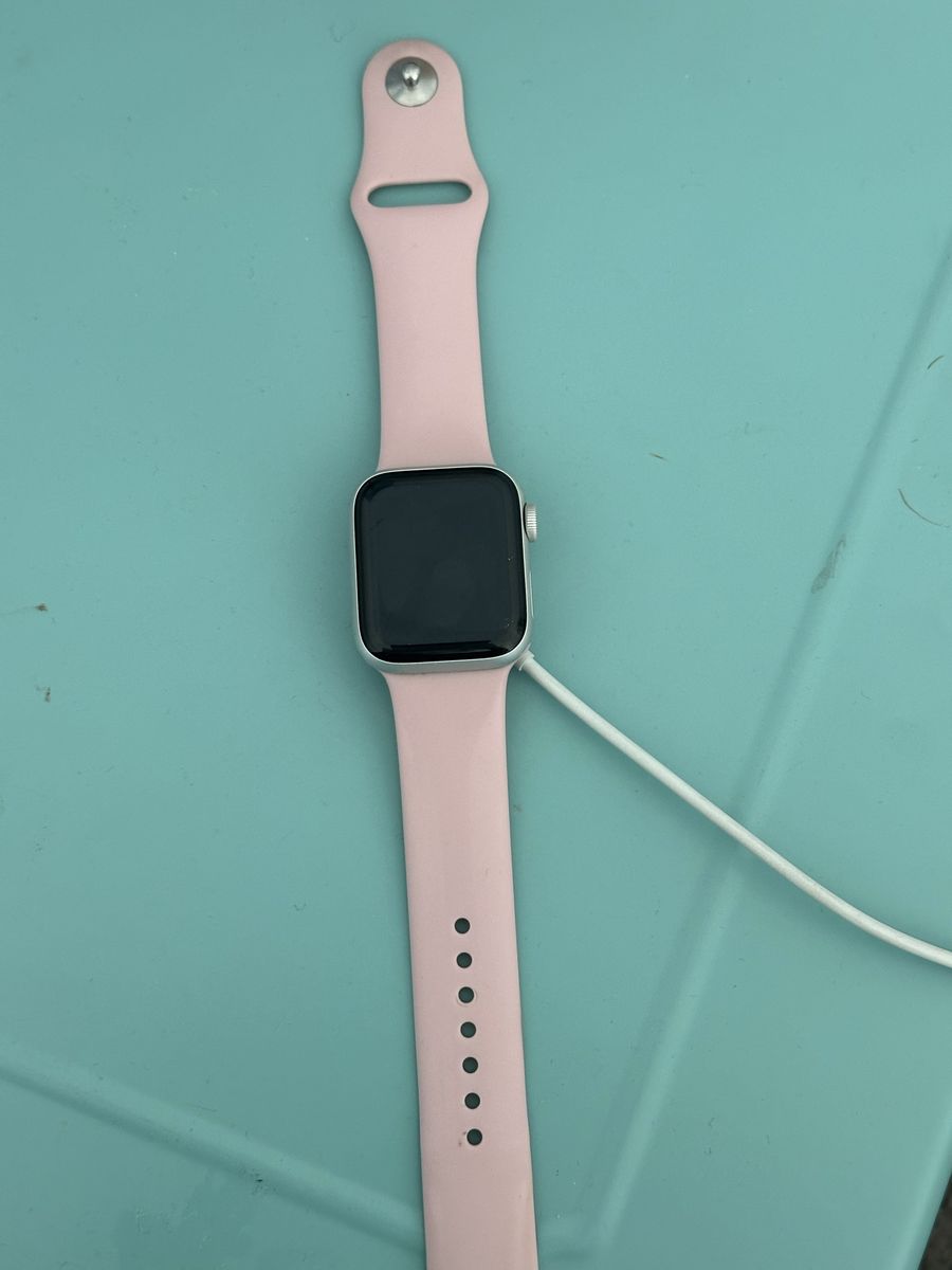 Apple Watch SE 1st Gen 40mm GPS - Genuine