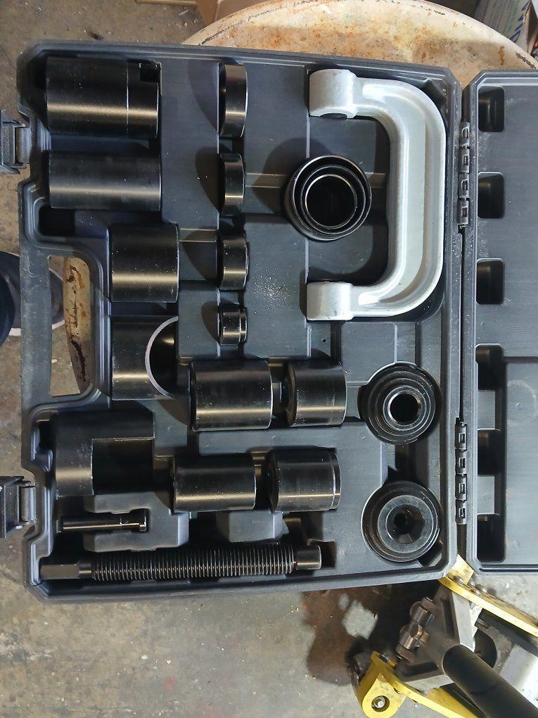 Heavy-Duty Ball Joint Press & U-Joint Removal Tool Kit with Adapters & Case Never used