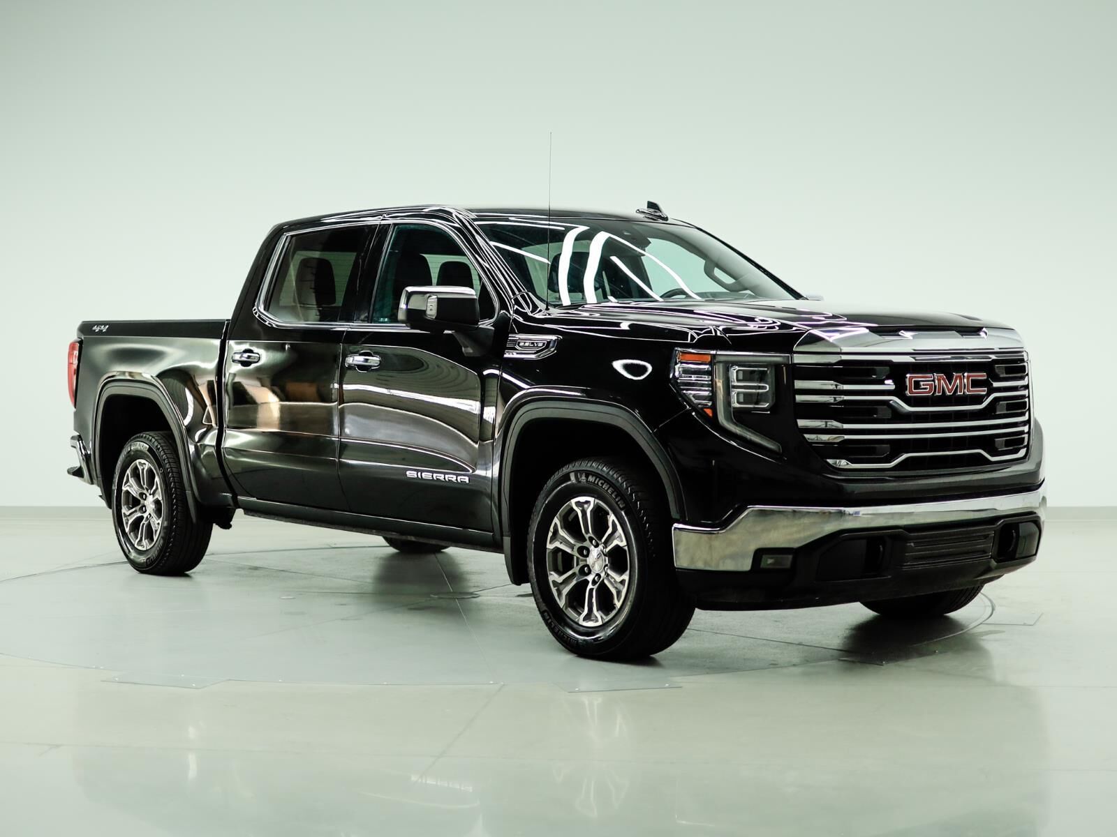 2025 GMC 1500 SLT