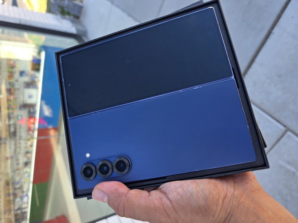 Main image 3