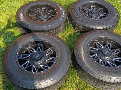 6x139.7mm (6x5.5 inches)
Tires have more then half life left
no scratches