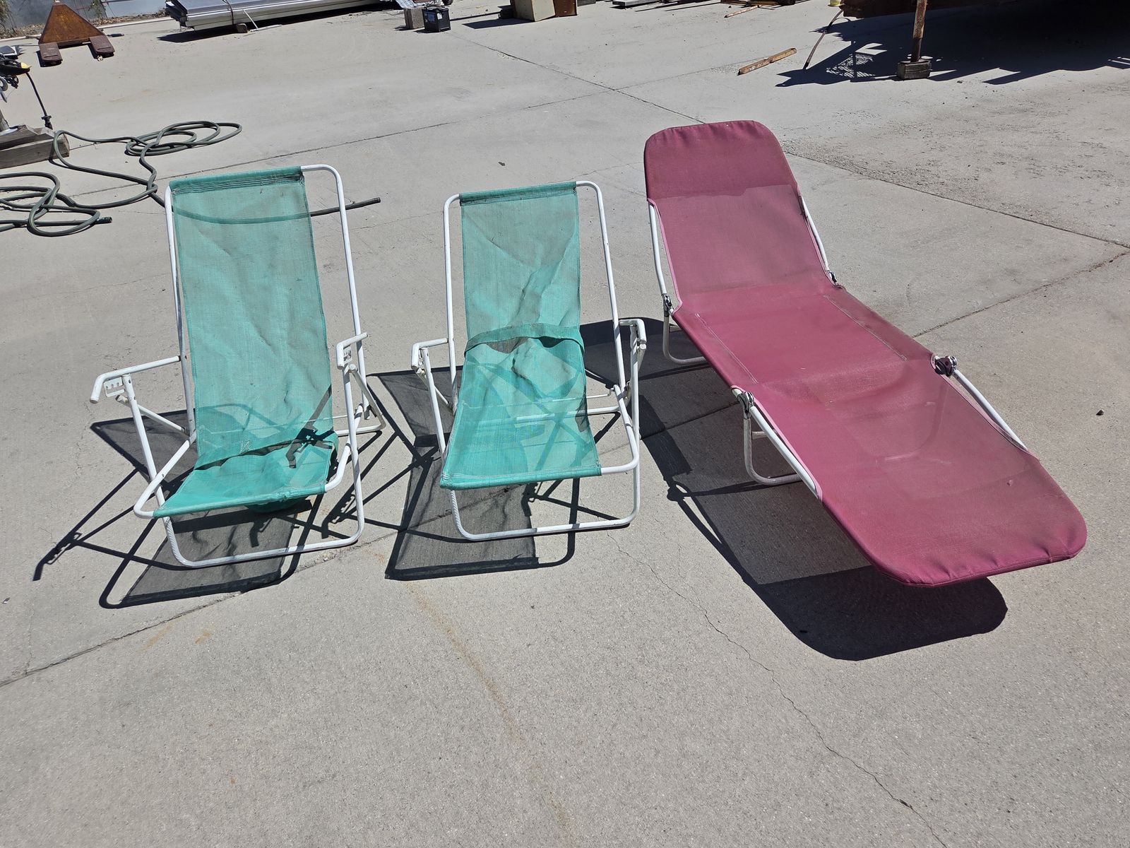 BEACH LOUNGERS