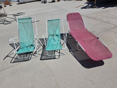 BEACH LOUNGERS