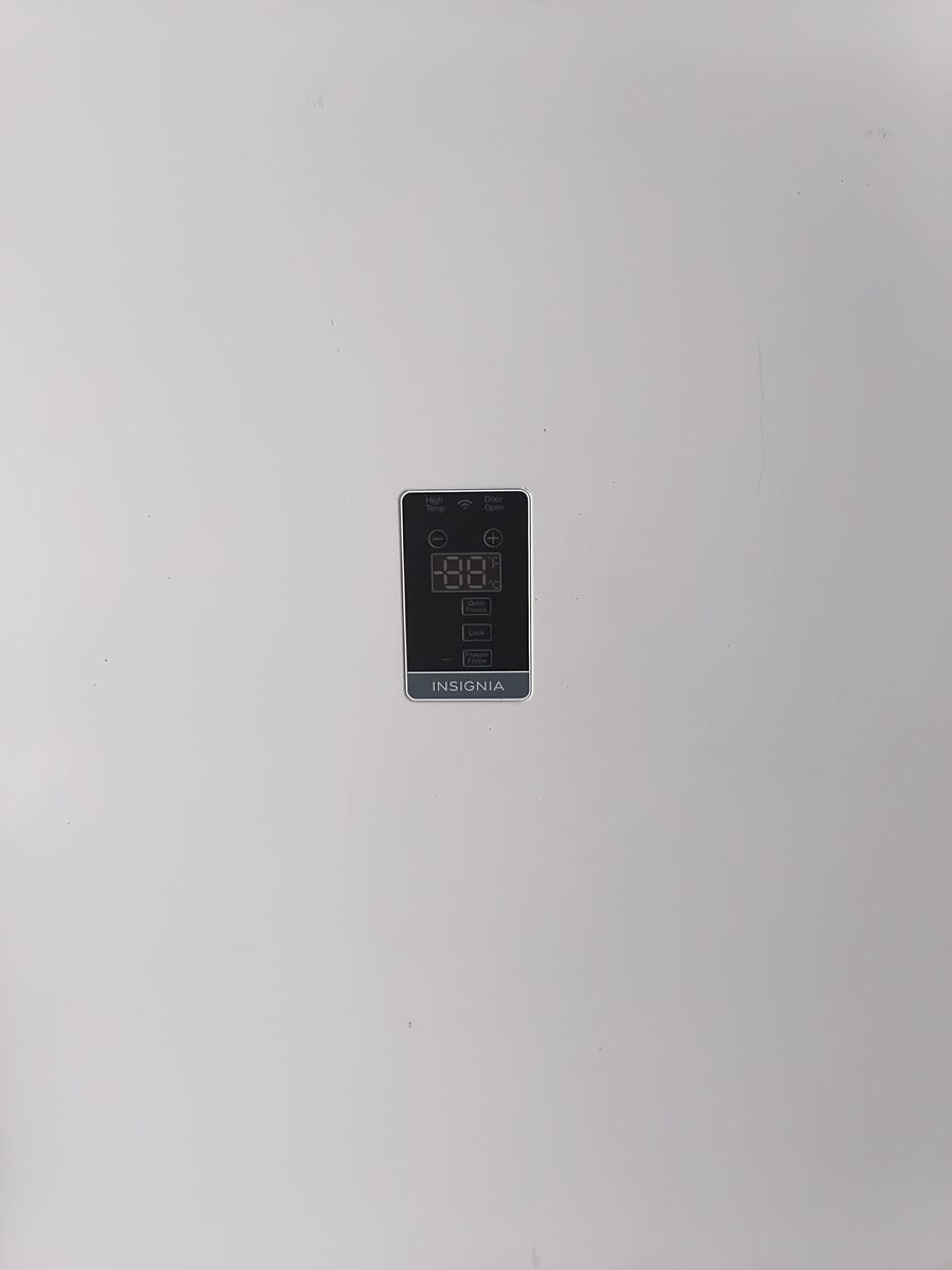 Insignia refrigerator/freezer 