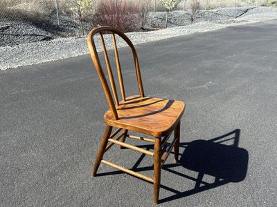 Beautiful Antique Bow Back Farmhouse Dining / Desk Chair Vintage Spindle back