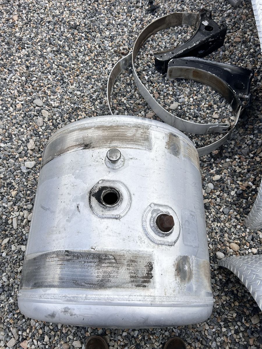 Aluminum Semi Truck hydraulic Tank with Mounting Brackets and Straps