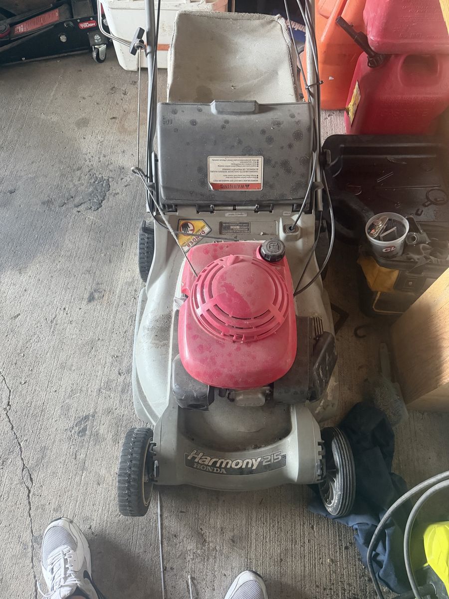 Honda Harmony 215 Push Lawn Mower - Used, Reliable Yard Equipment