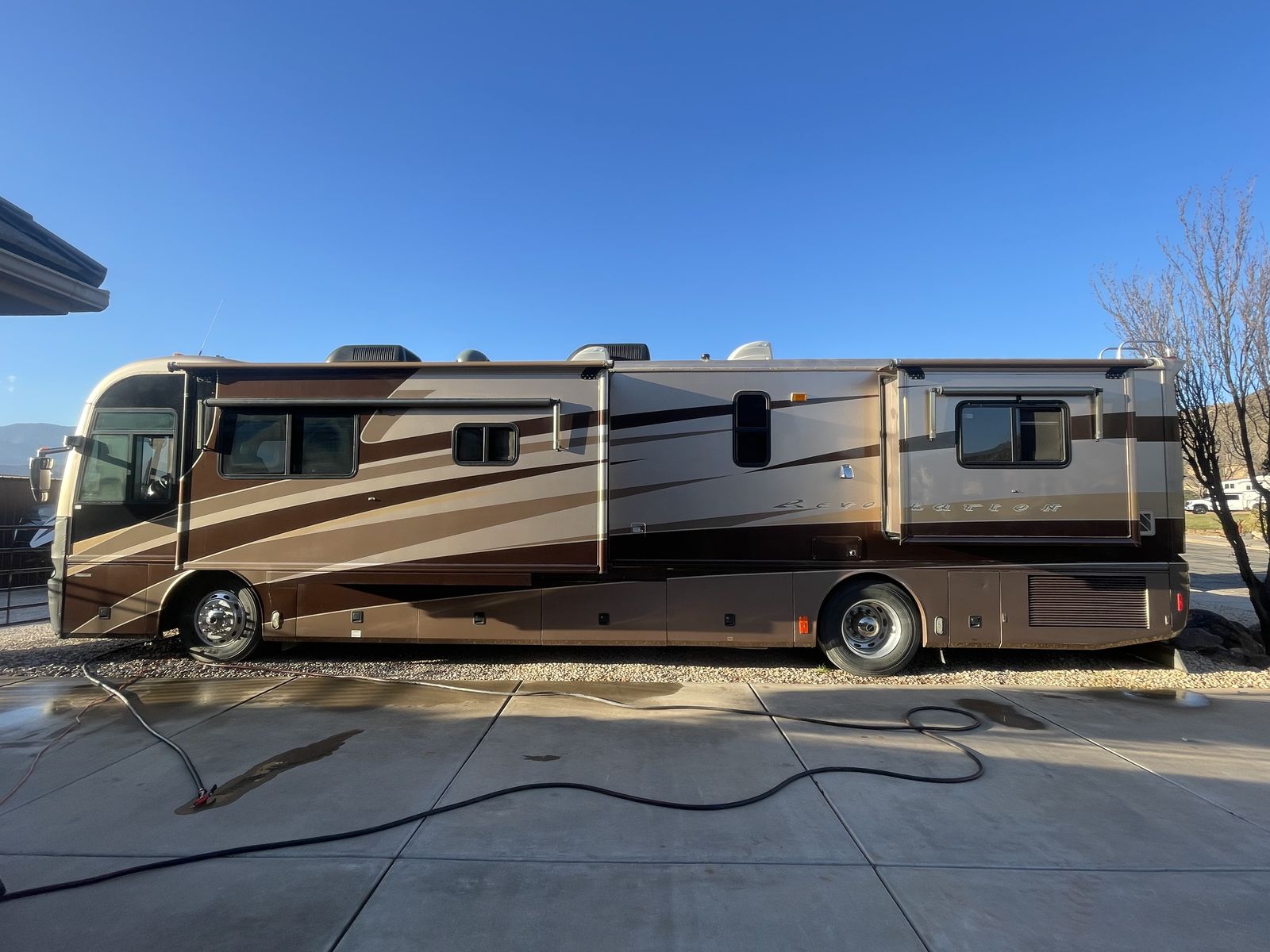 2003 Fleetwood Revolution 40C